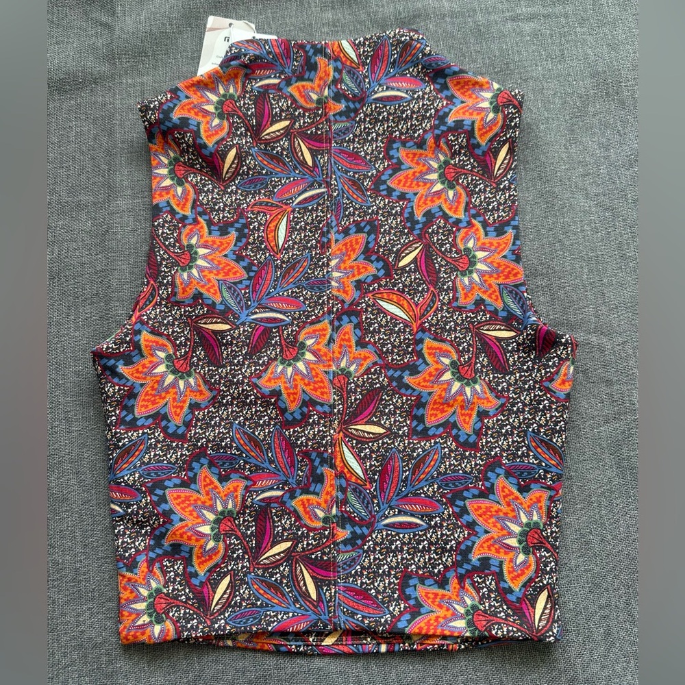 Women’s Travis Mathew Sunfire Movement Zip Golf Floral Tank Top - Picture 5 of 12